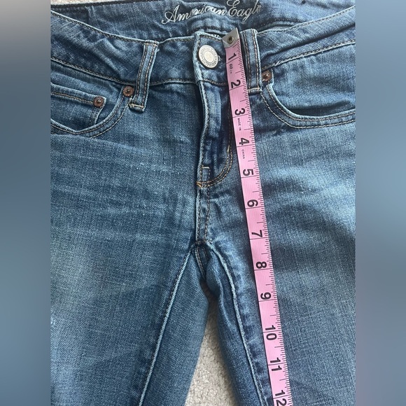 Pre-loved American Eagle Distressed Jeans, Straight, Size 2 - Picture 6 of 11